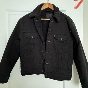 Black Levi’s denim jacket lined with shearling